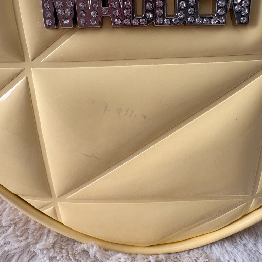Steve Madden Heart Crossbody Bag Bundle | Pastel Yellow | Includes Free Gift - Picture 3 of 9
